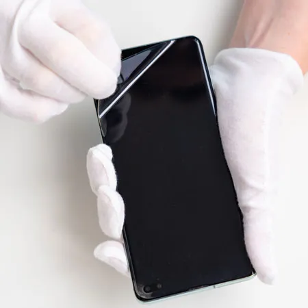 手机屏幕保护贴的应用和离型纸的手工剥离